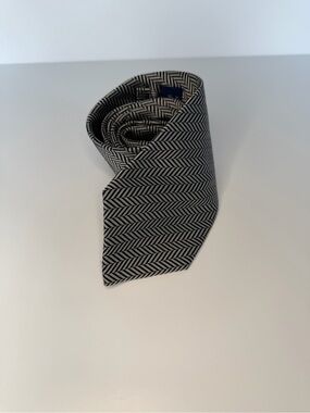 Paul Moretti Men's 100% Silk Tie Black Gray Textured Designer Business Formal